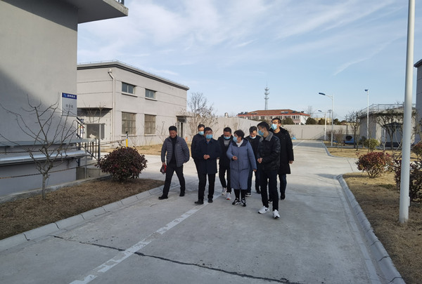 戴總視察司徒水廠.jpg