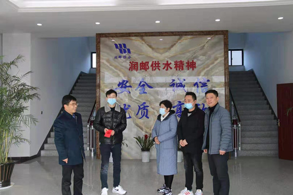 戴總慰問(wèn)困難職工1.jpg