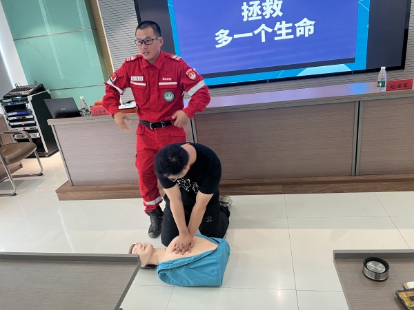 城投集團(tuán)聯(lián)合海潮公司舉辦防溺水應(yīng)急救援專(zhuān)題培訓(xùn)班 (3).jpg