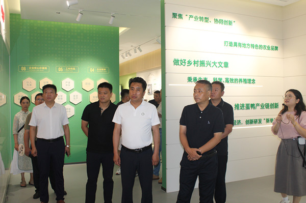 達日縣政企代表團來鴨集團考察交流 (3)_副本.jpg